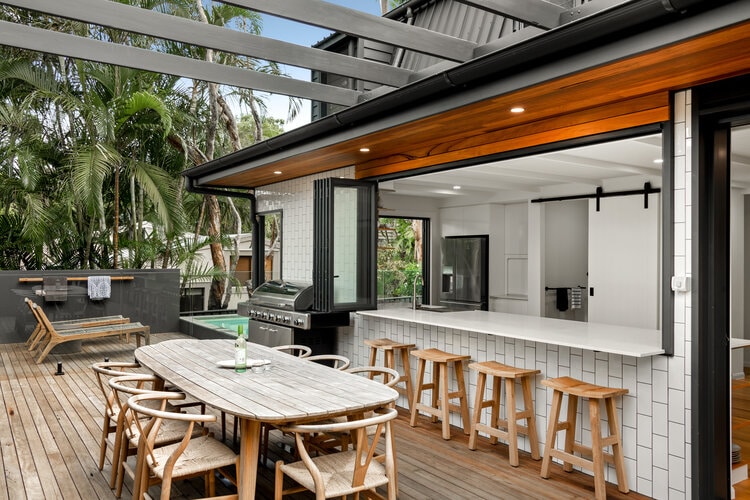 White bar and patio area with white tiles