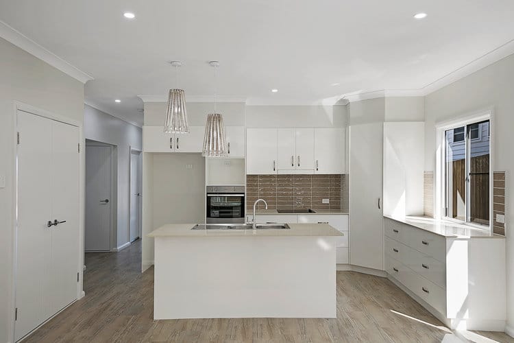 White and beige kitchen with brown splashbacks