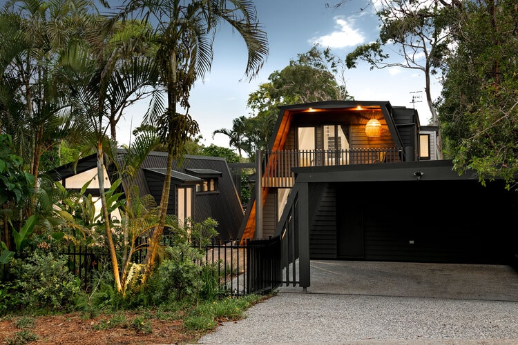 Toowoomba Builder's black timber home, front fence and greenery
